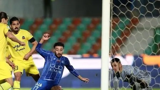 بازیکن سابق بارسلونا با استقلال ۴۰۰ تایی شد