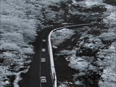 جاده چالوس در یک روز برفی