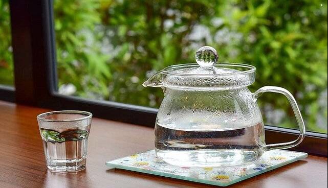 فواید نوشیدن آب گرم