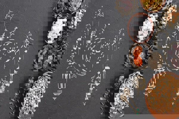 از خرما و آب ولرم تا پرهیز از غذای چرب؛ نسخه طب ایرانی برای روزه‌داران