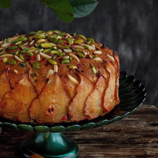 گلابی اومد که تبدیل به کیک شه