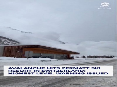 لحظه وقوع بهمن در یک پیست اسکی سوئیس