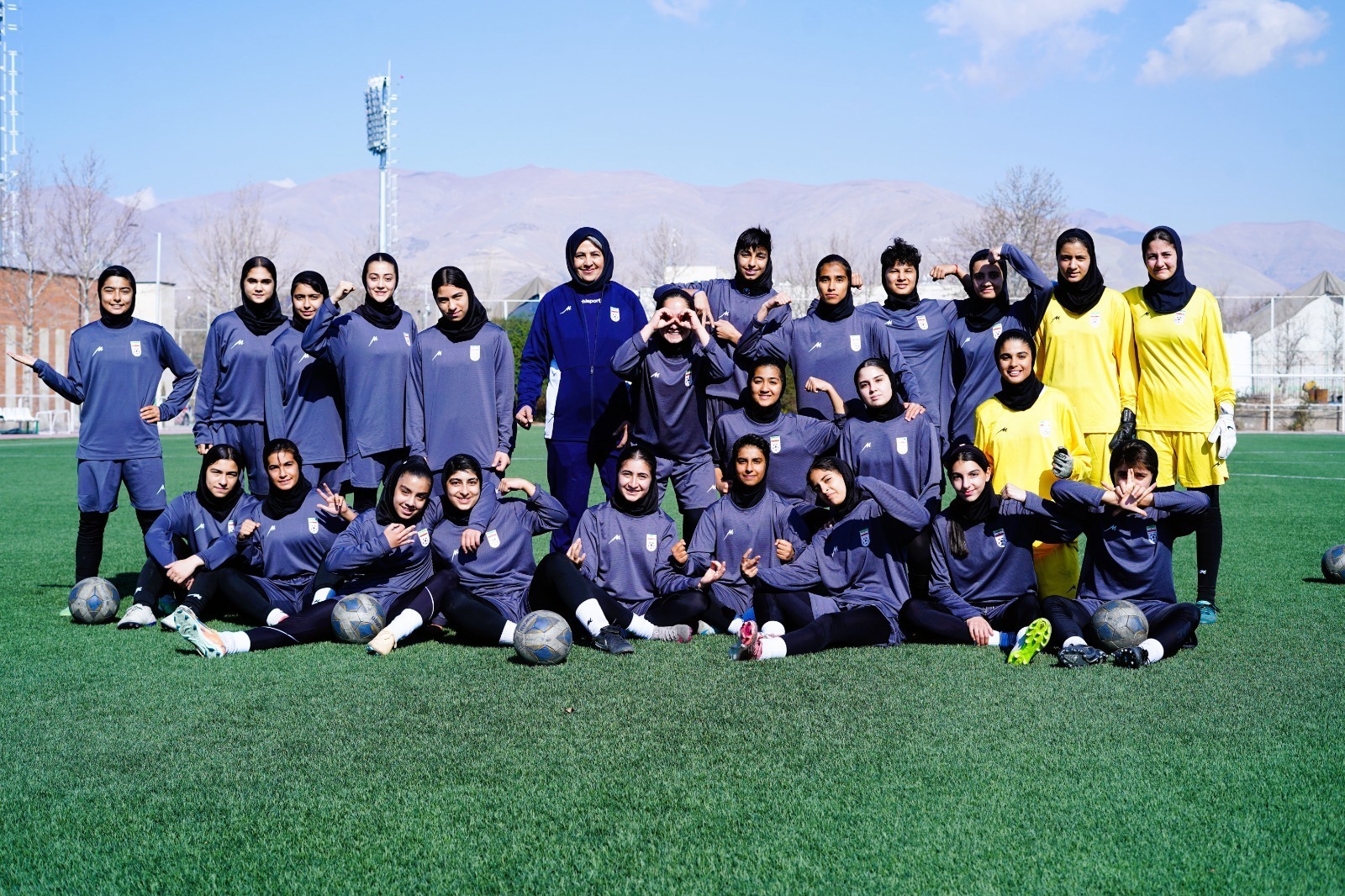 تمرین تیم فوتبال دختران نوجوان