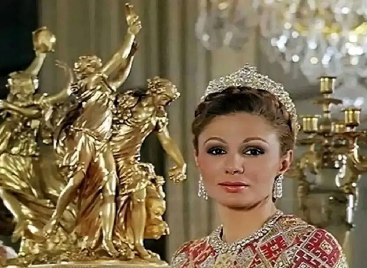 فرح پهلوی هر ماه چقدر از شرکت ملی نفت، باجگیری می کرد؟