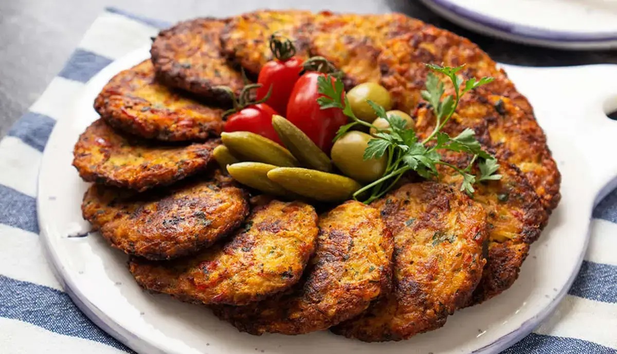 کوکوی مرغ و پیازچه؛ افطاری خوشمزه و بدون دردسر