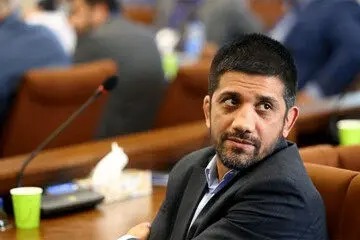 دبیر: خبرنگار اینترنشنال با ۲۰ دلار پشتک می‌زند/ کشتی مثل تنگه هرمز، تک است