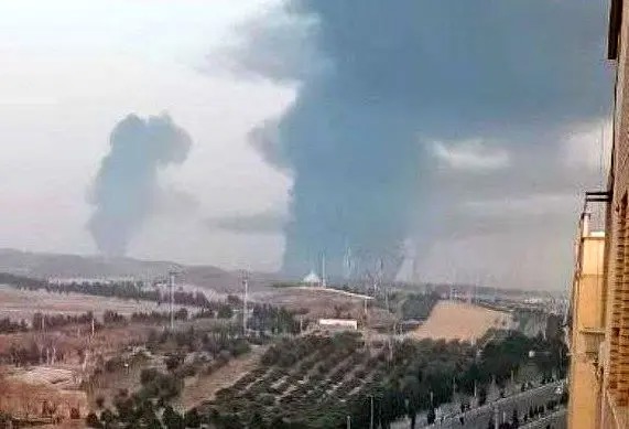 حمله اسرائیل به ایران/ صدای جدید انفجار در تهران، اصفهان و کرمانشاه/ ادعای اسرائیل در حمله به دانشگاه عاشورا هوافضای سپاه/فرودگاه شیراز بمباران شد/ حمله هوایی به شرکت پتروشیمی کارون ماهشهر/ آمریکا: ما در حمله اسرائیل به ایران دخالتی نداشتیم