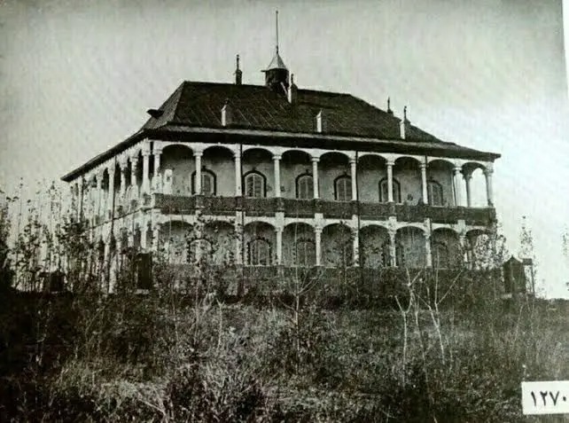 سفر به ایران قدیم؛ منظرۀ کاخ ناصرالدین شاه در سرخه‌حصار؛ ۱۱۵ سال قبل