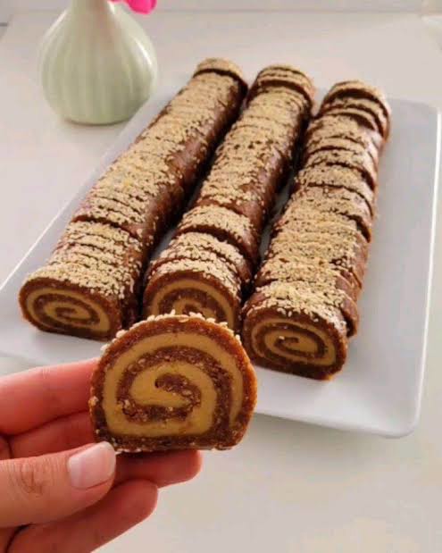 رولت بیسکوئیتی ساده و سریع برای یک عصرانه دلچسب!