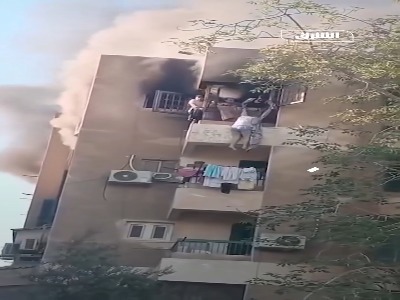 مرگ دلخراش مرد مصری هنگام فرار از آتش‌سوزی آپارتمان