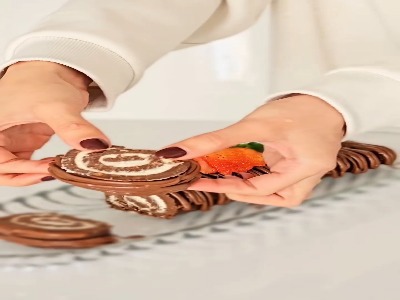 رولت شکلاتی بدون فر و همزن