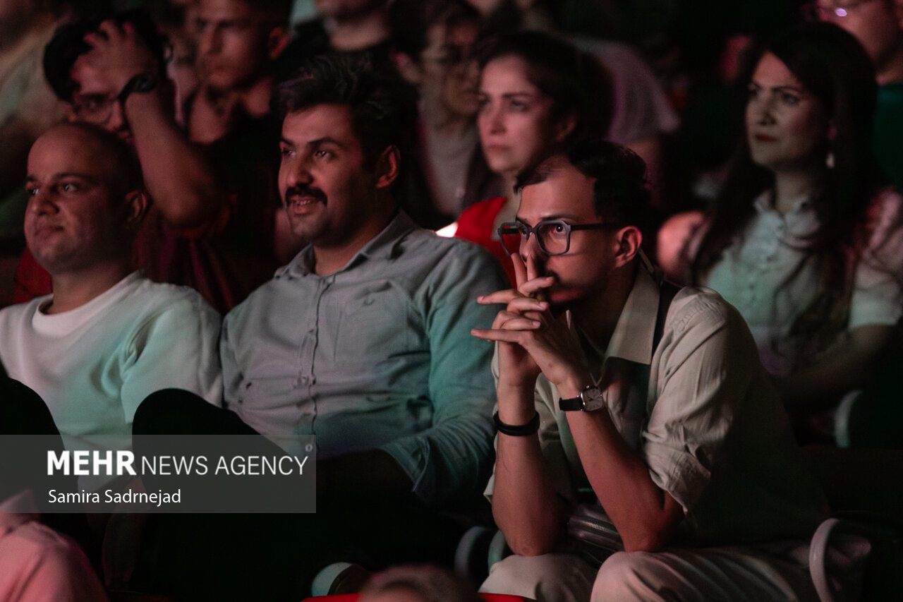 آریا بانو
