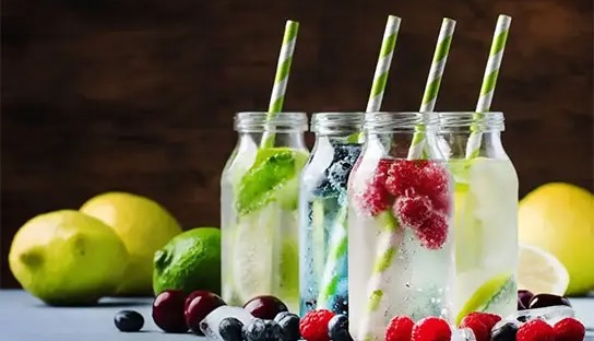۳ نوشیدنی تابستانی زیر ۱۰۰ کالری برای روزهای گرم