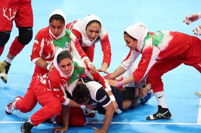 آریا بانو