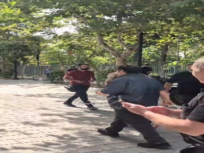 حضور فرهاد اصلانی در مراسم تشییع زنده‌یاد عبدی
