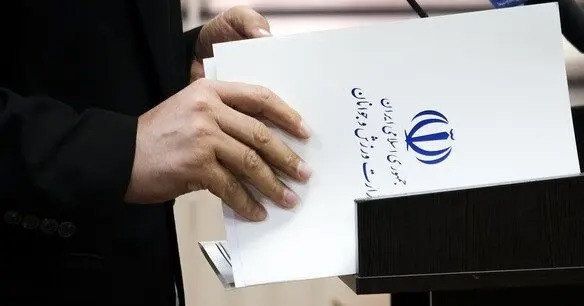 قراردادهای نجومی فوتبال زیر ذره‌بین؛ وزیر ورزش ورود کند/ چرا یک فوتبالیست بنجل در لیگ برتر فوتبال ایران قراردادش به مرز ۱۰۰ میلیارد تومان رسیده است؟