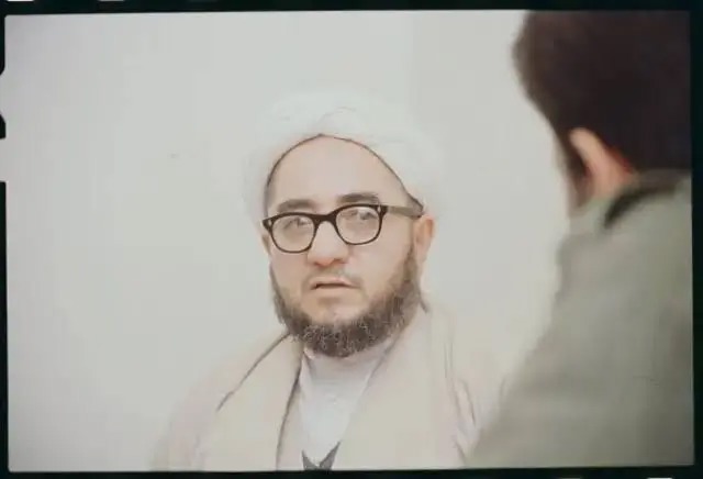 به دستور خلخالی دکه‌ها و رستوران‌های پشت پارک ملت با بلدوزر تخریب شد/ آیت‌الله خلخالی: این رستوران ها شبیه عشرتکده بود