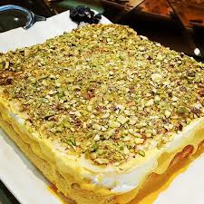 طرز تهیه کیک سه شیر زعفرانی