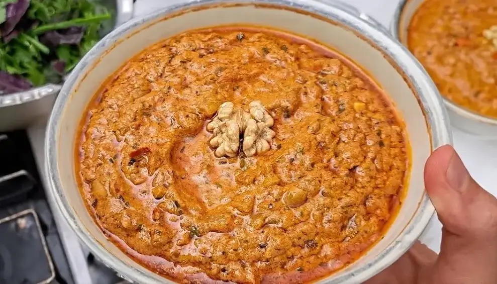 کال جوش گوجه‌ای؛ غذای سنتی تهران با کشک و گردو