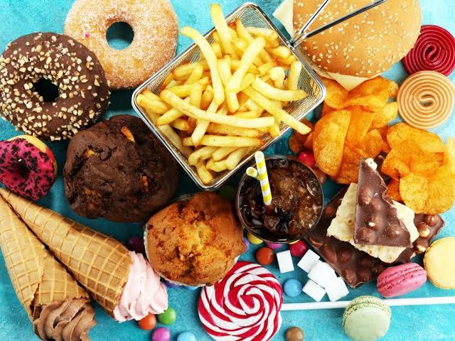 علت تمایل شدید به خوردن تنقلات چیست؟