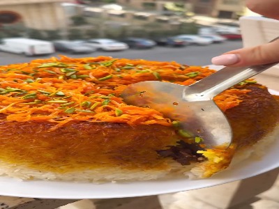 تهچین گوشت و آلو، یکی از لذیذترین غذاهایی میشه که تو زندگیت امتحان میکنی