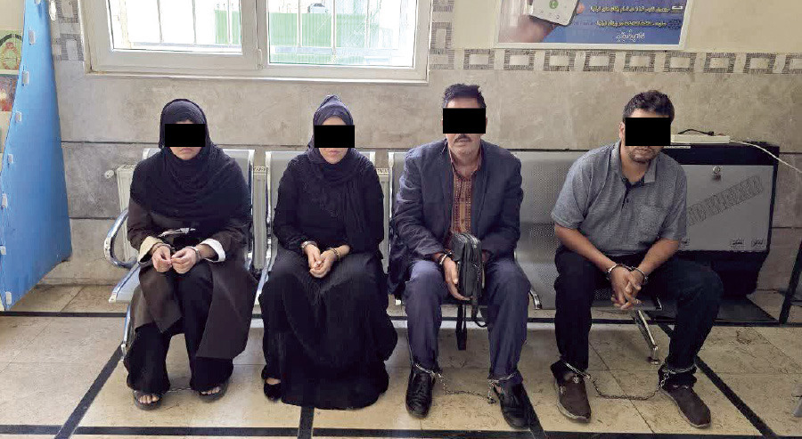 کف زنی ماهرانه از گردشگران خارجی و متصدیان مراکز تجاری