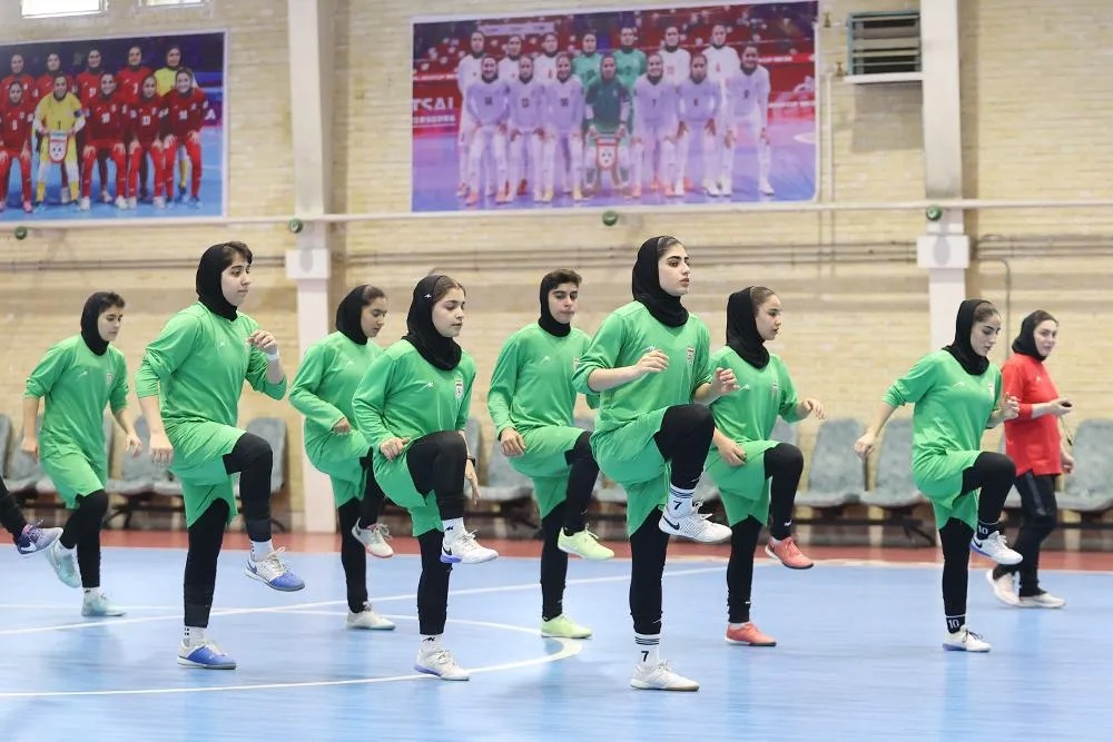 سرمربی تیم فوتسال دختران ۱۵ بازیکن را به خط کرد