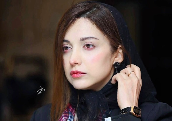 روشنک گرامی با این پیراهن عروسکی حسابی خودنمایی کرد