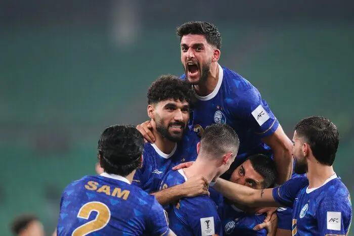 آریا بانو