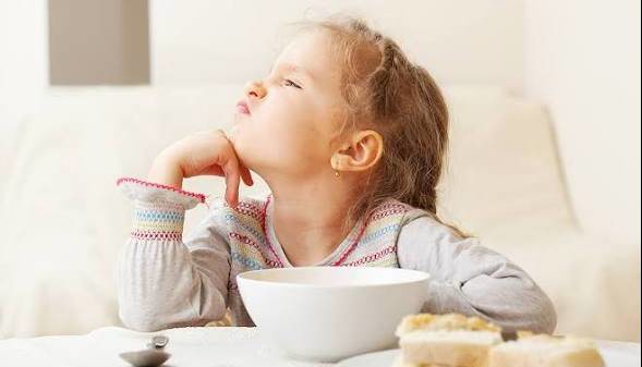 چرا صبحانه کودک را نباید حذف کنید
