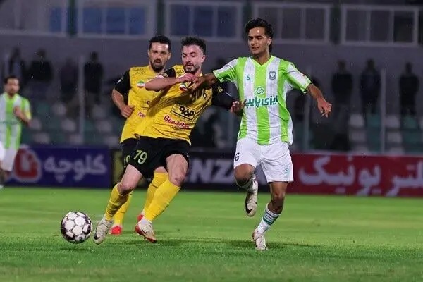 کار برای پرسپولیس سخت شد؛ سپاهان در خرم آباد صدرنشین شد